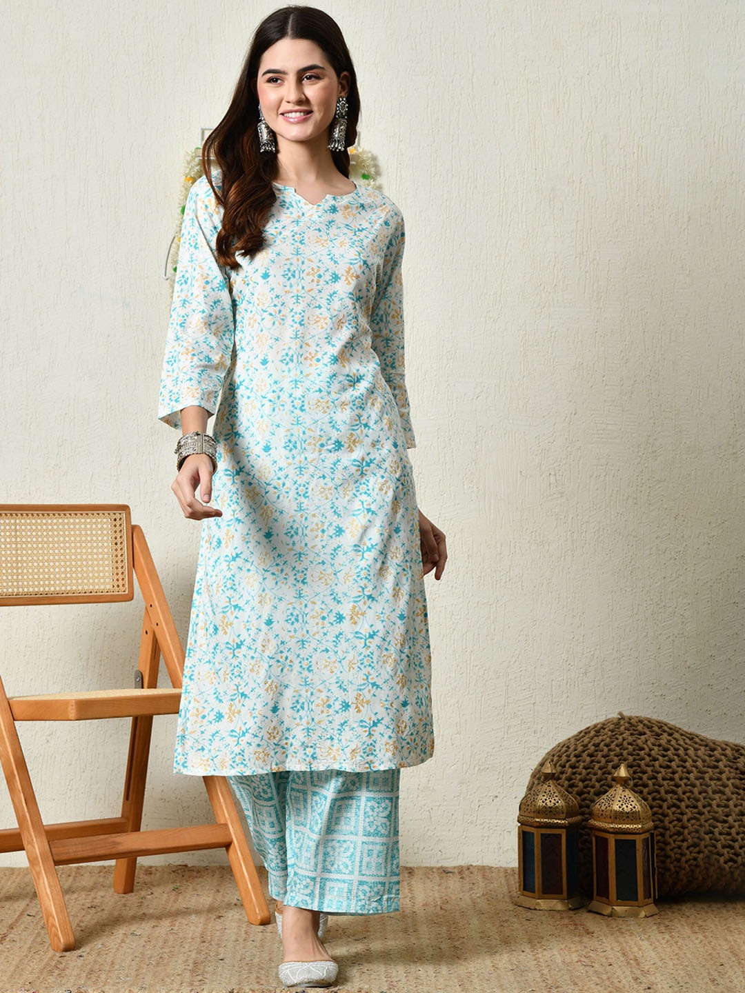 

ao services Women Floral Printed Regular Kurta with Palazzos, White