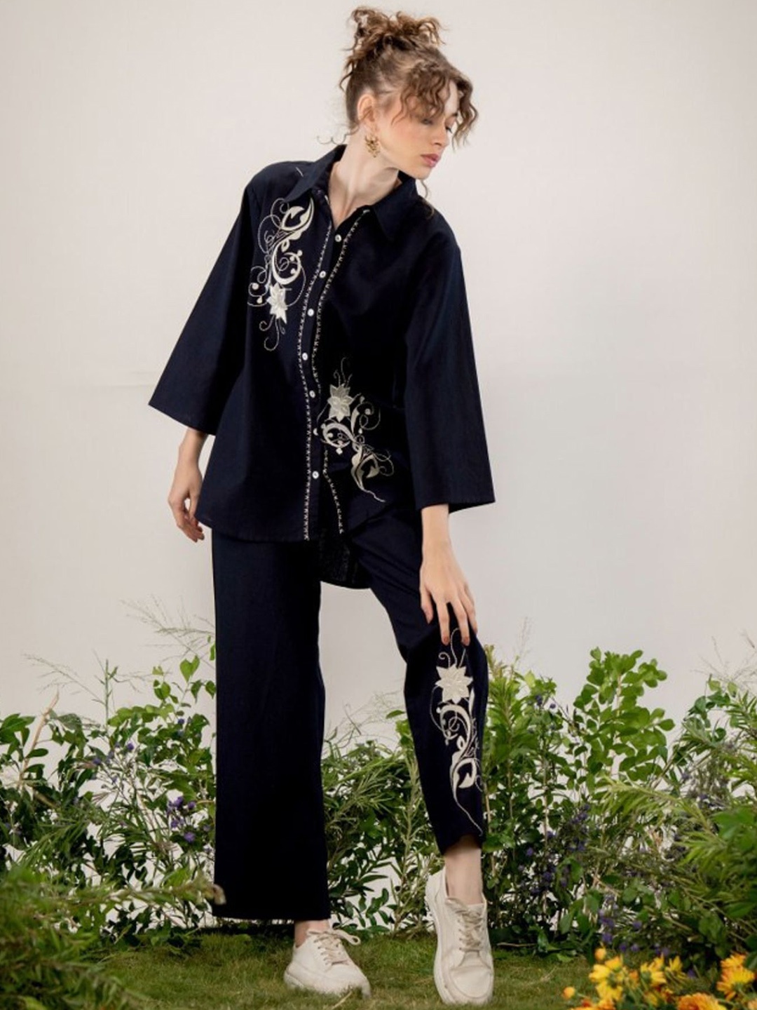 

FREYAA Floral Embroidered Shirt Collar Pure Cotton Shirt With Trouser, Navy blue
