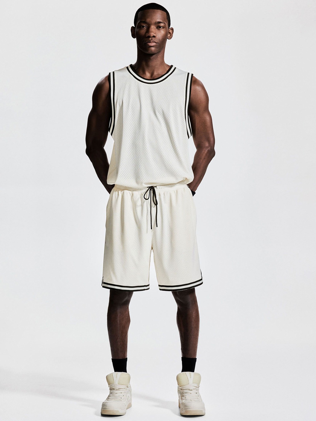 

H&M Loose Fit Basketball Shorts With Dry Move, White