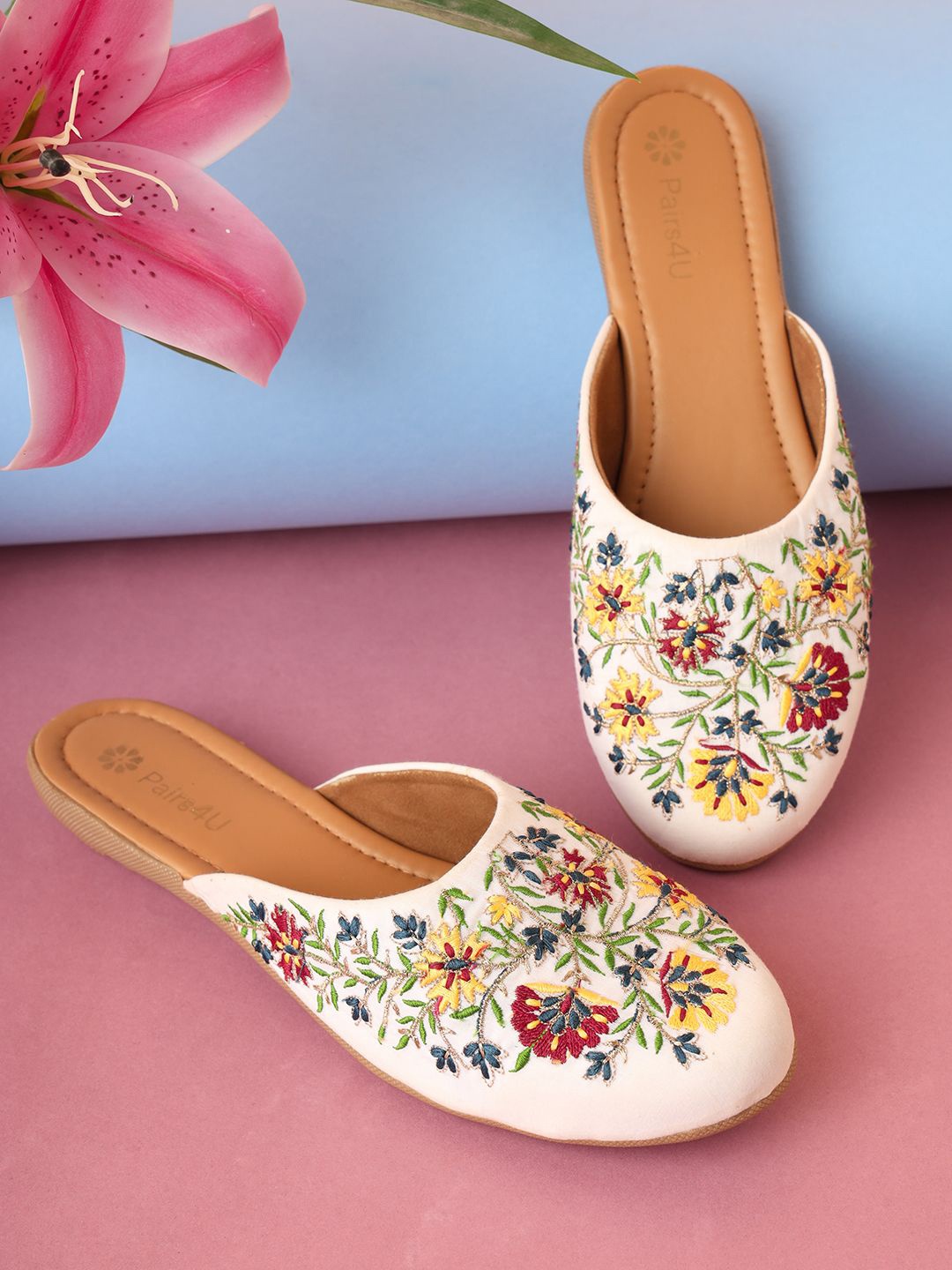 

Pairs4U Women Embroidered Mojaris, White