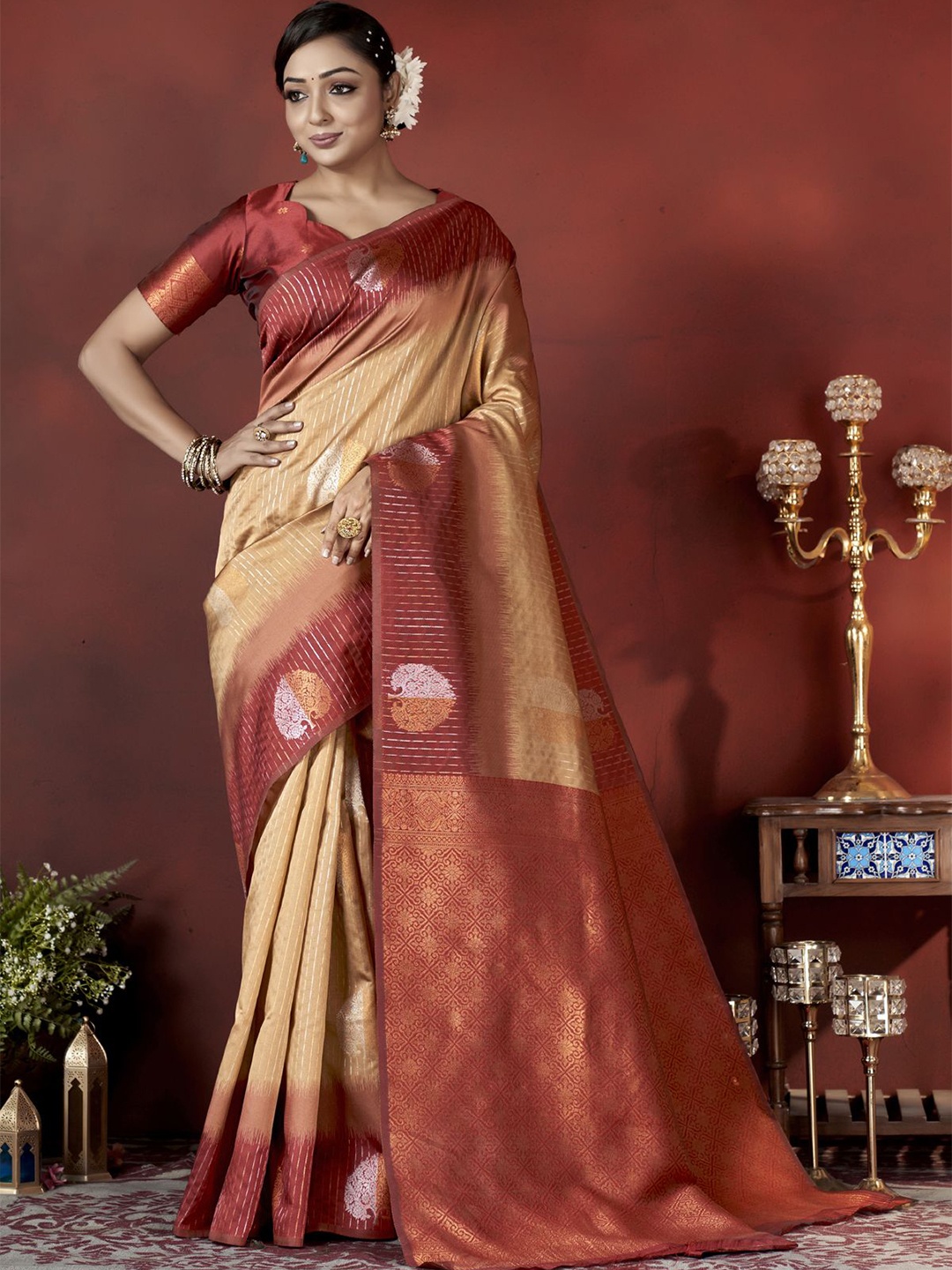 

DIVASTRI Ethnic Motifs Woven Design Zari Banarasi Saree, Gold