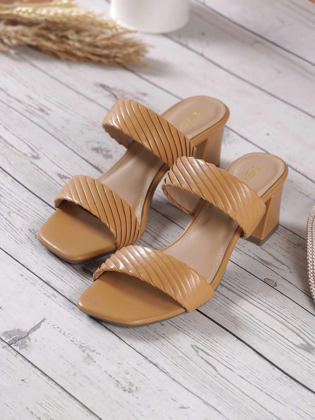 

Metro Block Pumps, Beige
