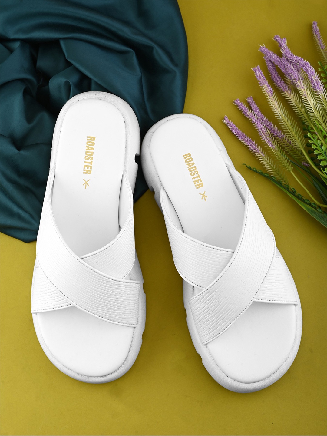 

The Roadster Lifestyle Co Women Criss-Cross Open Toe Flats, White