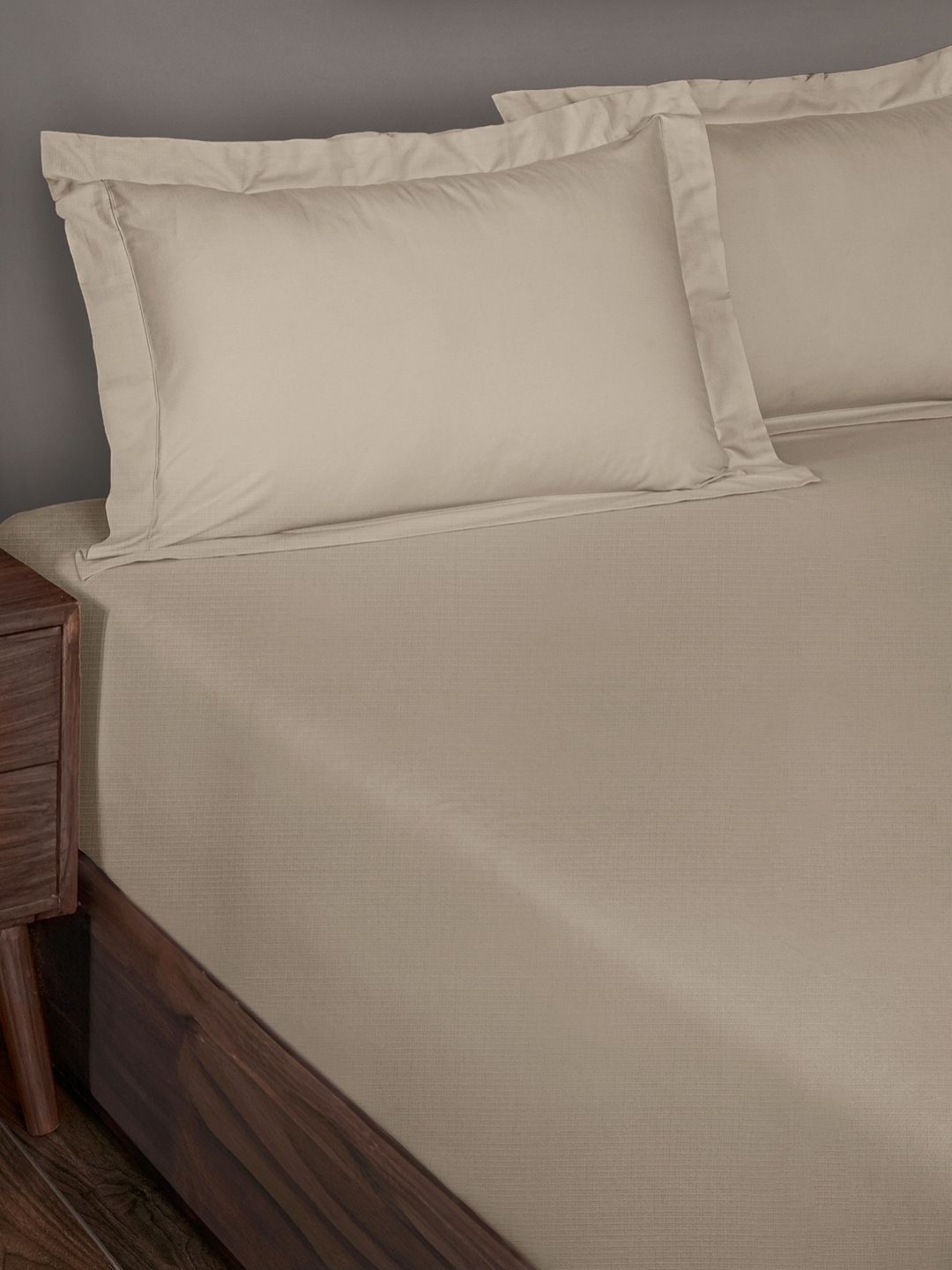 

MASPAR Cream-Coloured Pure Cotton Self Jacquard 200 TC King Bedsheet Set 2.75 x 2.75 m