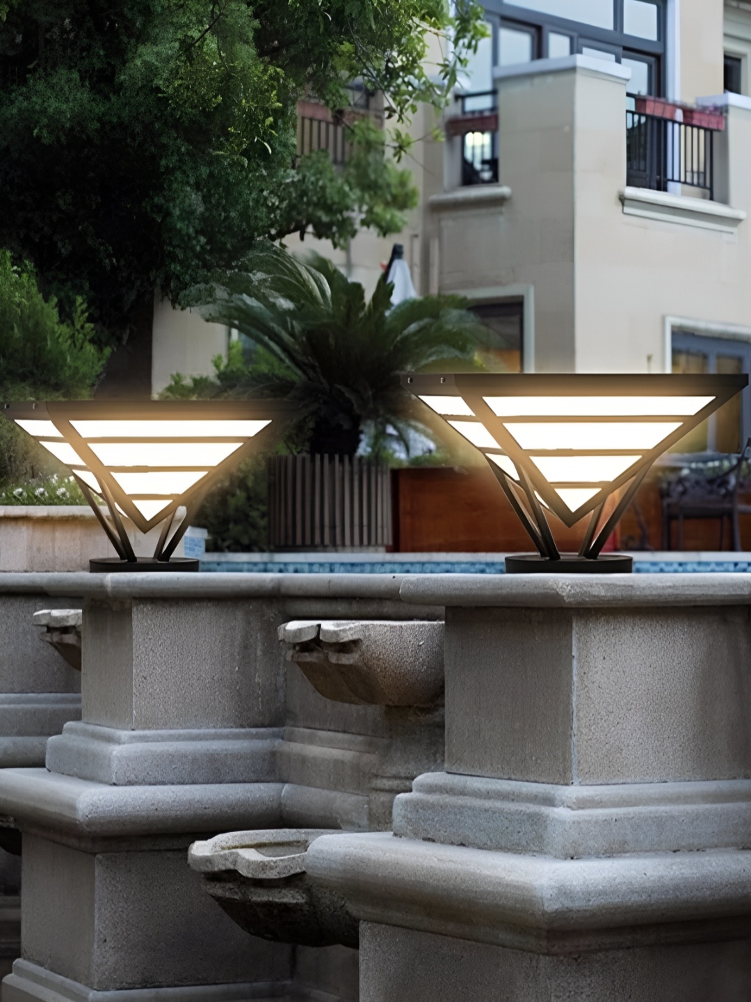 

GAUVIK 2-Pcs Black & White Outdoor Gate Lamps