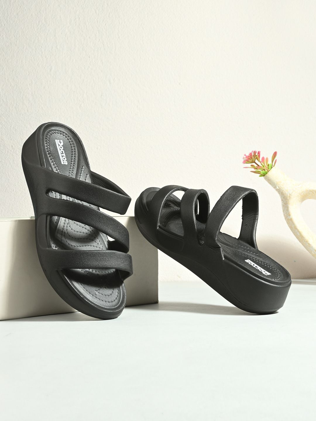 

DOCTOR HEALTH SUPER SOFT Women Slip-On, Black
