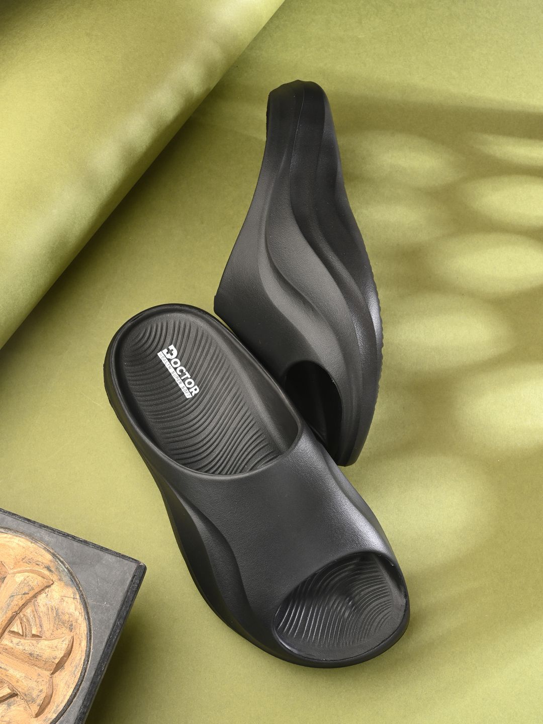 

DOCTOR HEALTH SUPER SOFT Men Sliders, Black