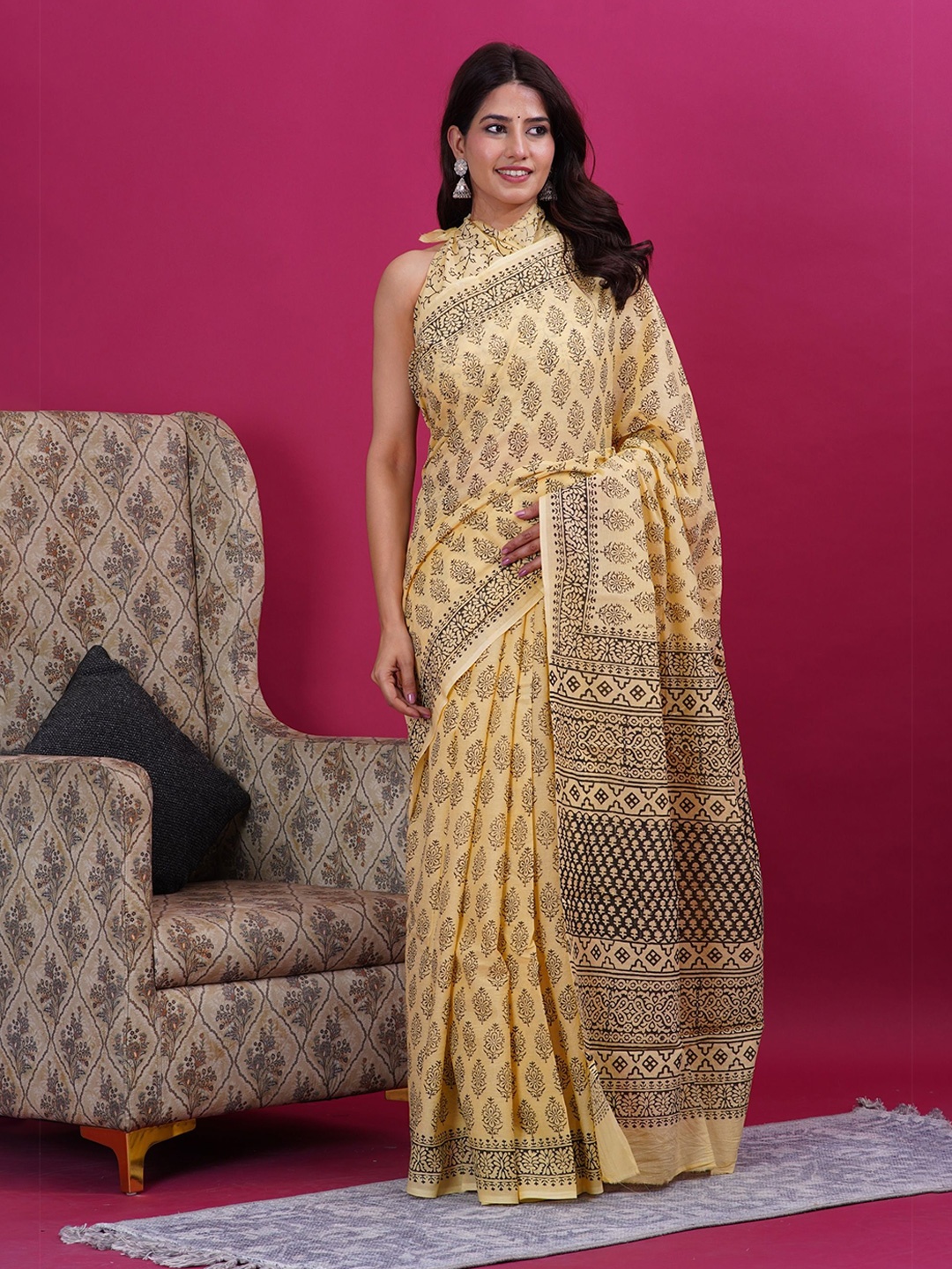 

Vanedik Ethnic Motifs Printed Mulmul Cotton Block Print Saree, Black