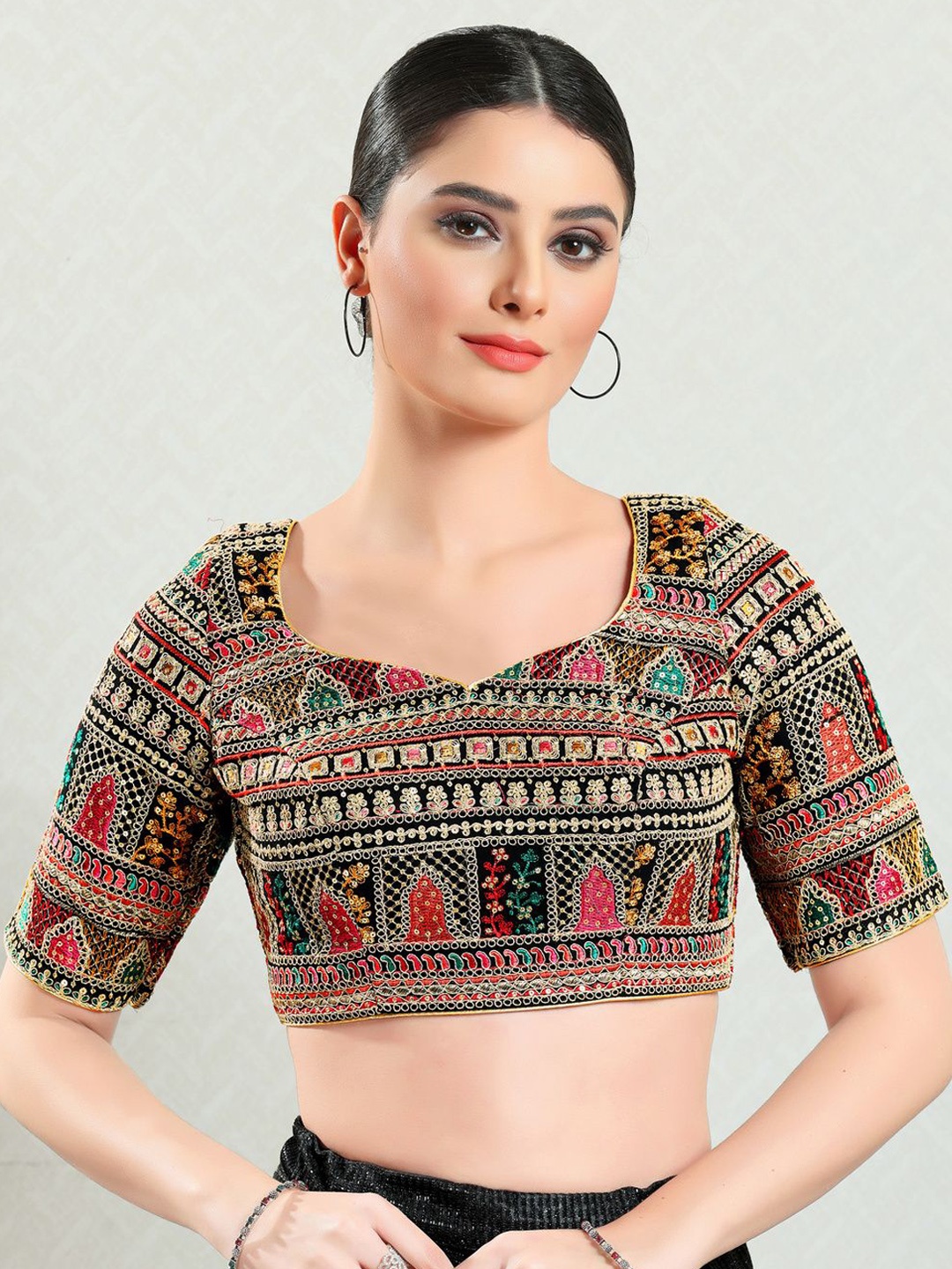 

VAMAS - THE DESIGNER BLOUSES Embroidered Sweetheart Neck Padded Saree Blouse, Black