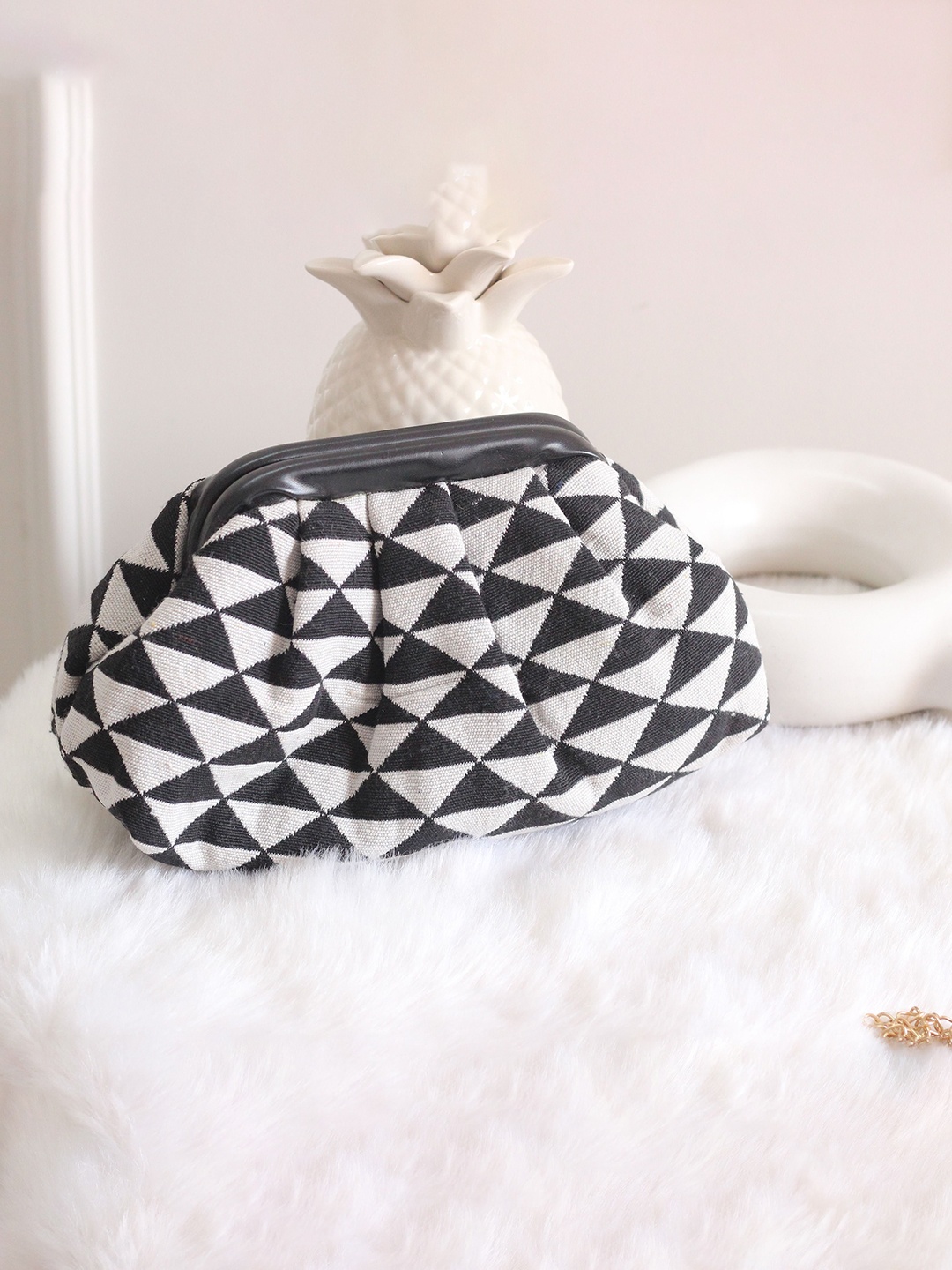 

BOXWISH BY BHUMIKA Printed Potli Clutch, Black