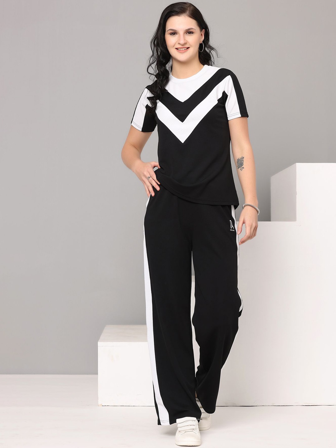 

Zicada Printed T-Shirt With Trouser, White