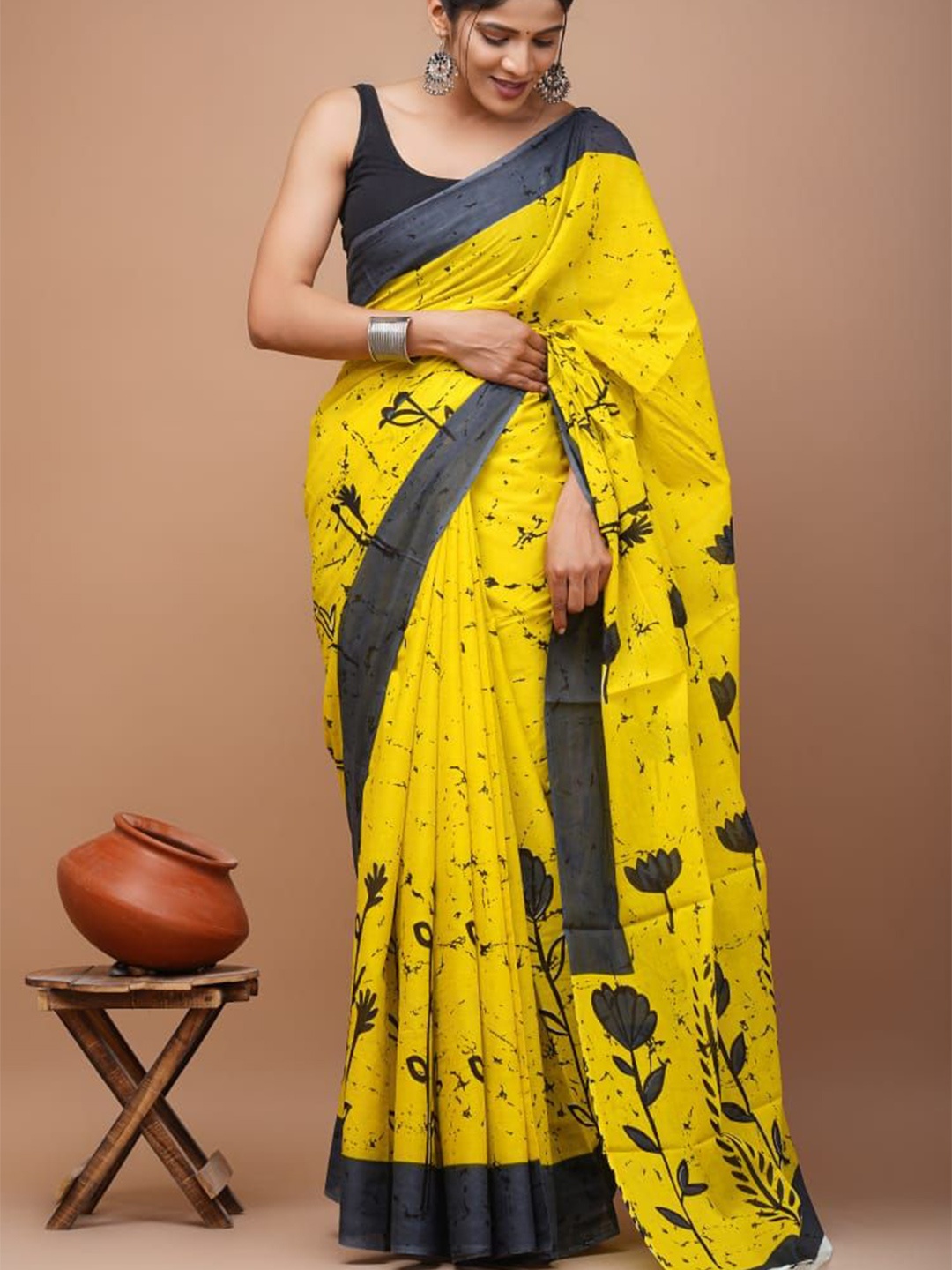 

PALLO LATKE Floral Pure Cotton Block Printed Saree, Yellow