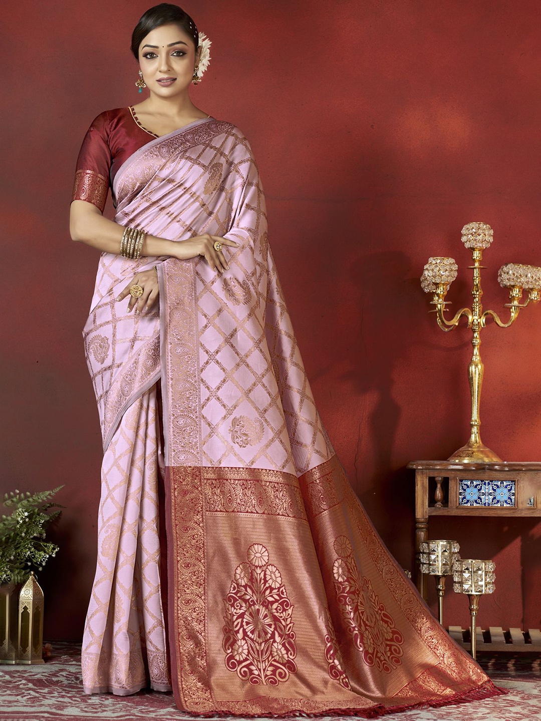 

DIVASTRI Woven Design Zari Silk Blend Banarasi Saree, Pink