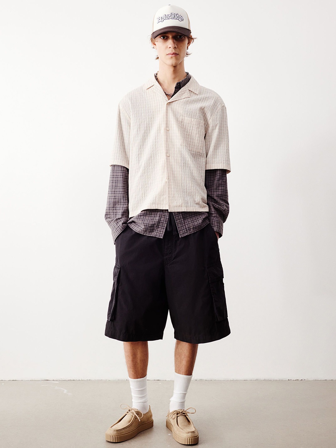 

H&M Men Loose Fit Cargo Shorts, Black