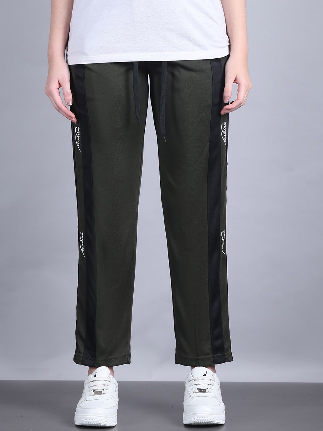 

MACK JONNEY Women Colourblocked Relaxed Fit Rapid-Dry Track Pants, Olive