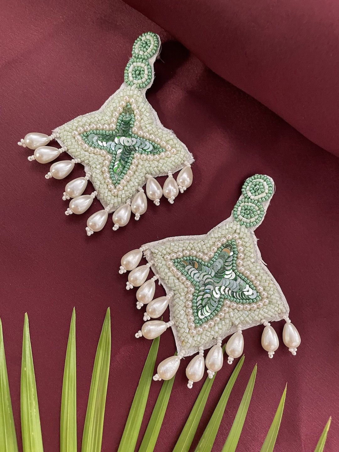 

Digital Dress Room Artificial Beads Floral Drop Earrings, White