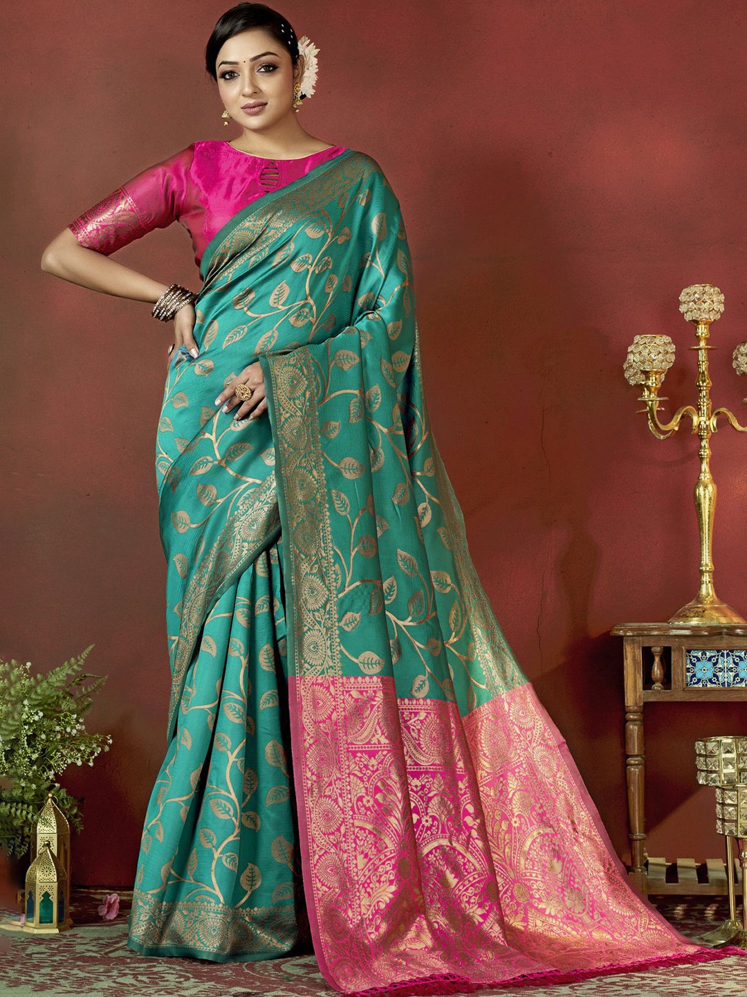 

DIVASTRI Woven Design Silk Banarasi Saree, Green