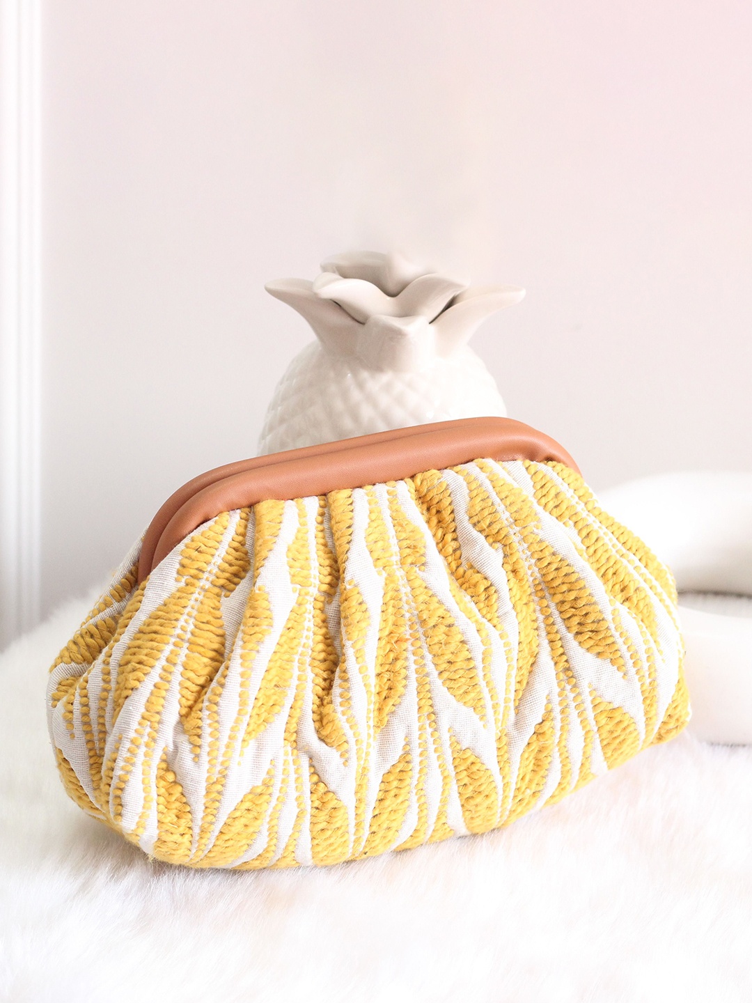 

BOXWISH BY BHUMIKA Fashion Clutch, Yellow