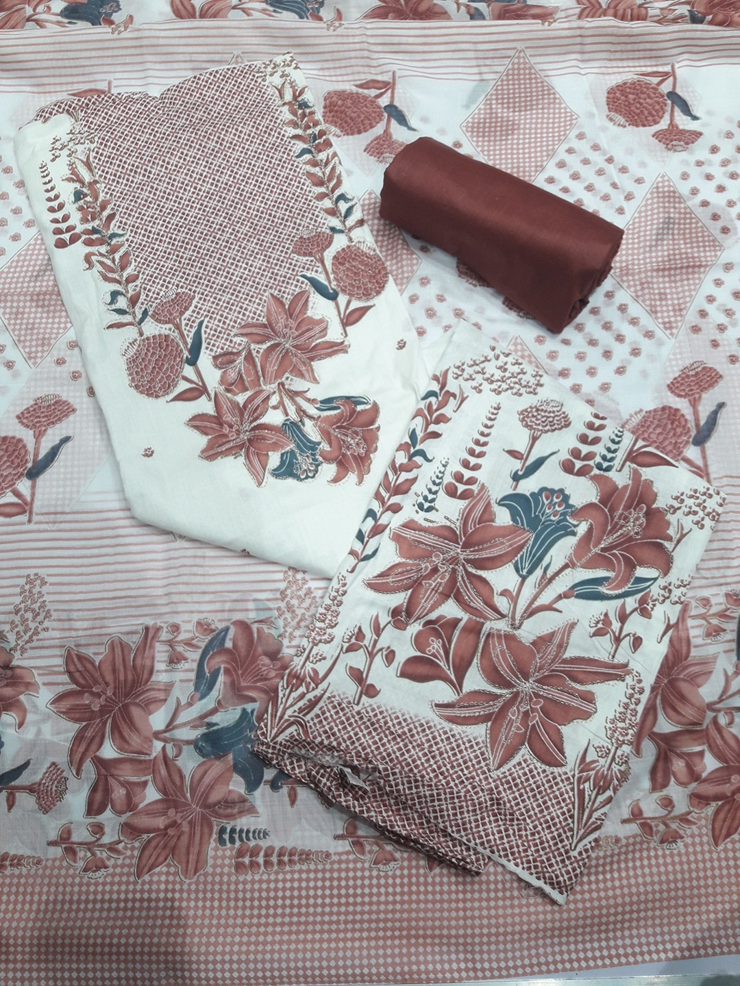 

REET MAHAL Printed Unstitched Dress Material, Maroon