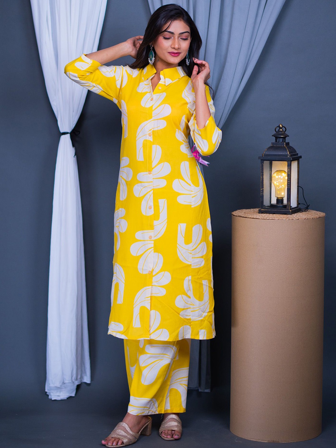 

The Kalakriti House Women Floral Printed Regular Liva Kurta with Palazzos, Yellow
