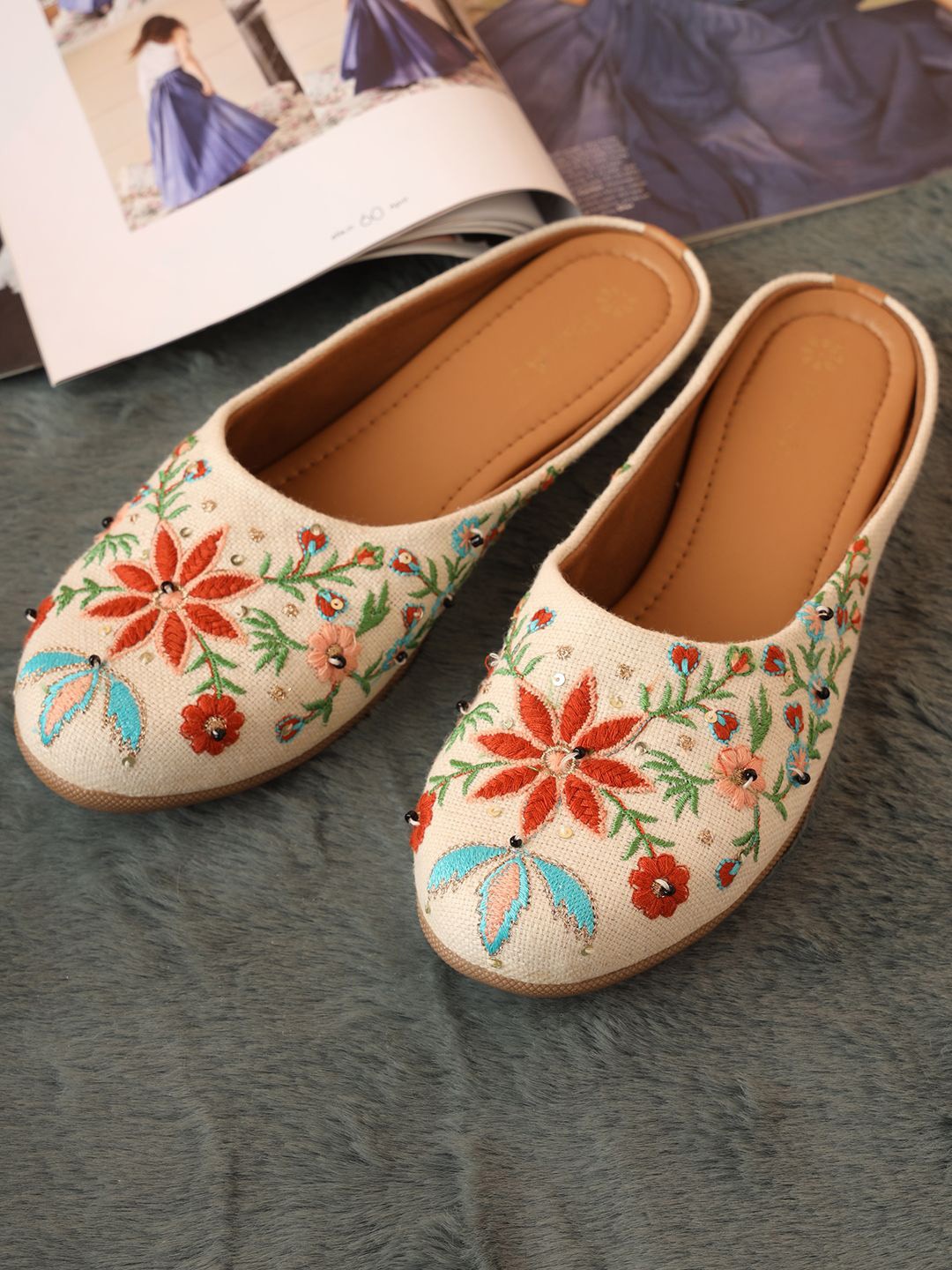 

Pairs4U Women Embellished Ethnic Mojaris with Embroidered Flats, Off white