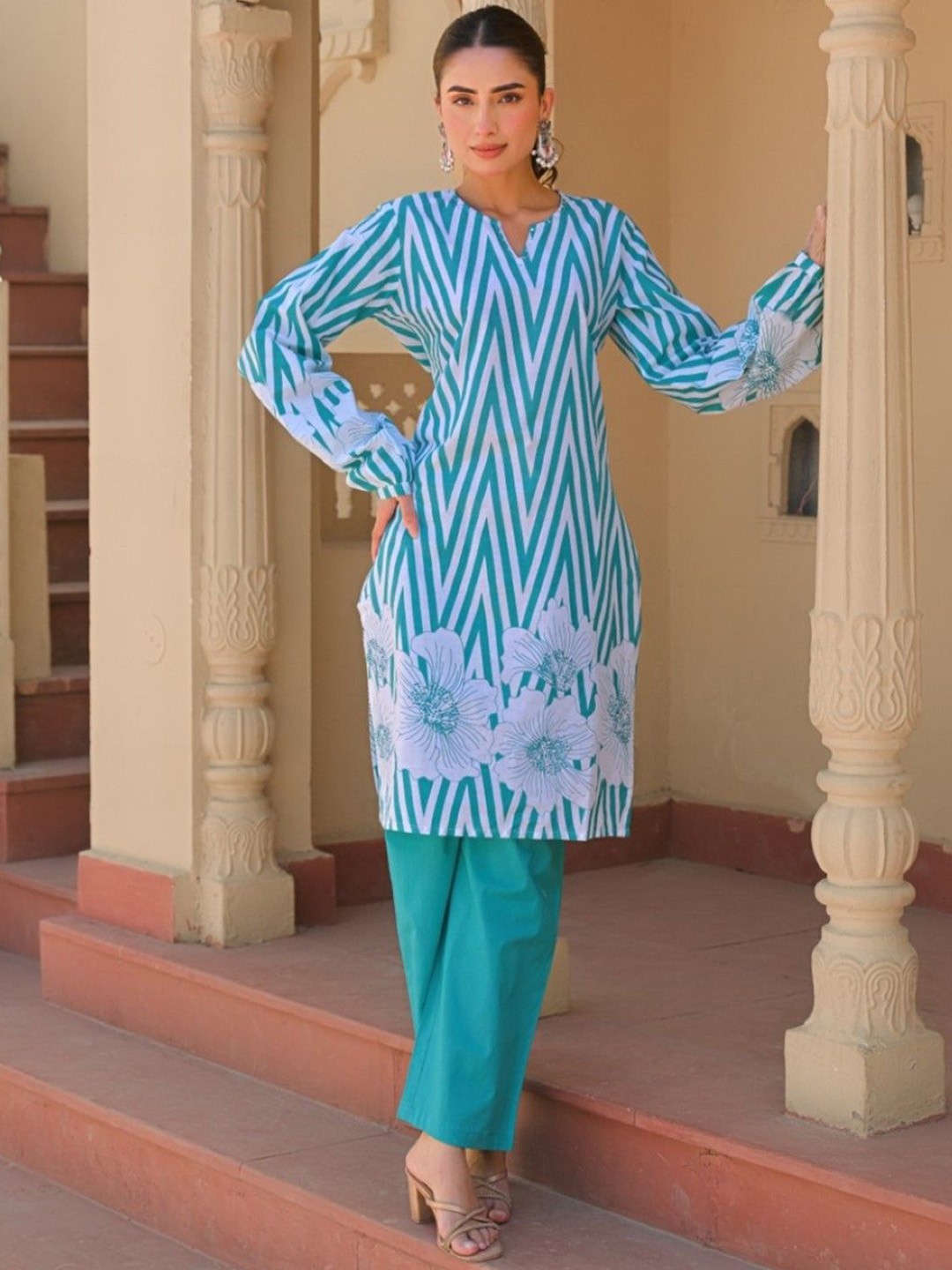 

AUTUMN LANE Women Floral Printed Regular Pure Cotton Kurti with Trousers, Turquoise blue