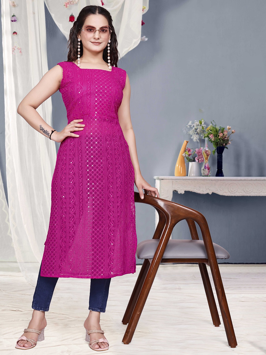 

PARROT CREATION Ethnic Motifs Embroidered V-Neck Sequinned Sequinned Kurti, Pink
