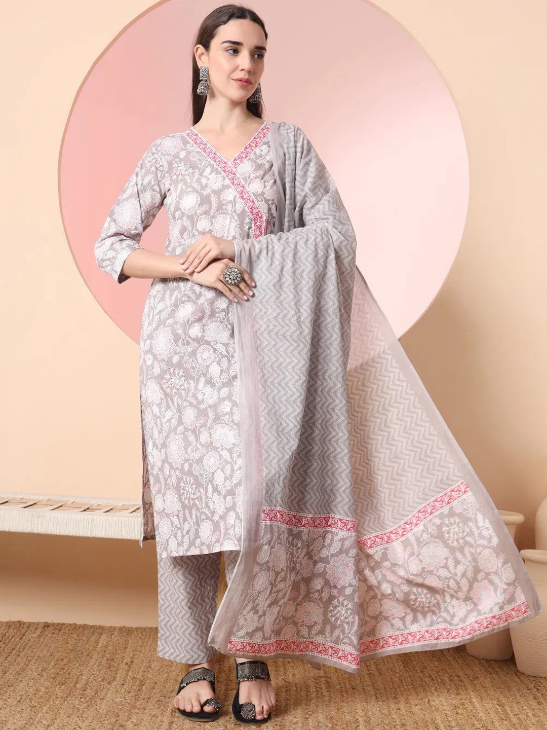 

MissKurti Women Floral Printed Regular Pure Cotton Kurta with Trousers & With Dupatta, Grey