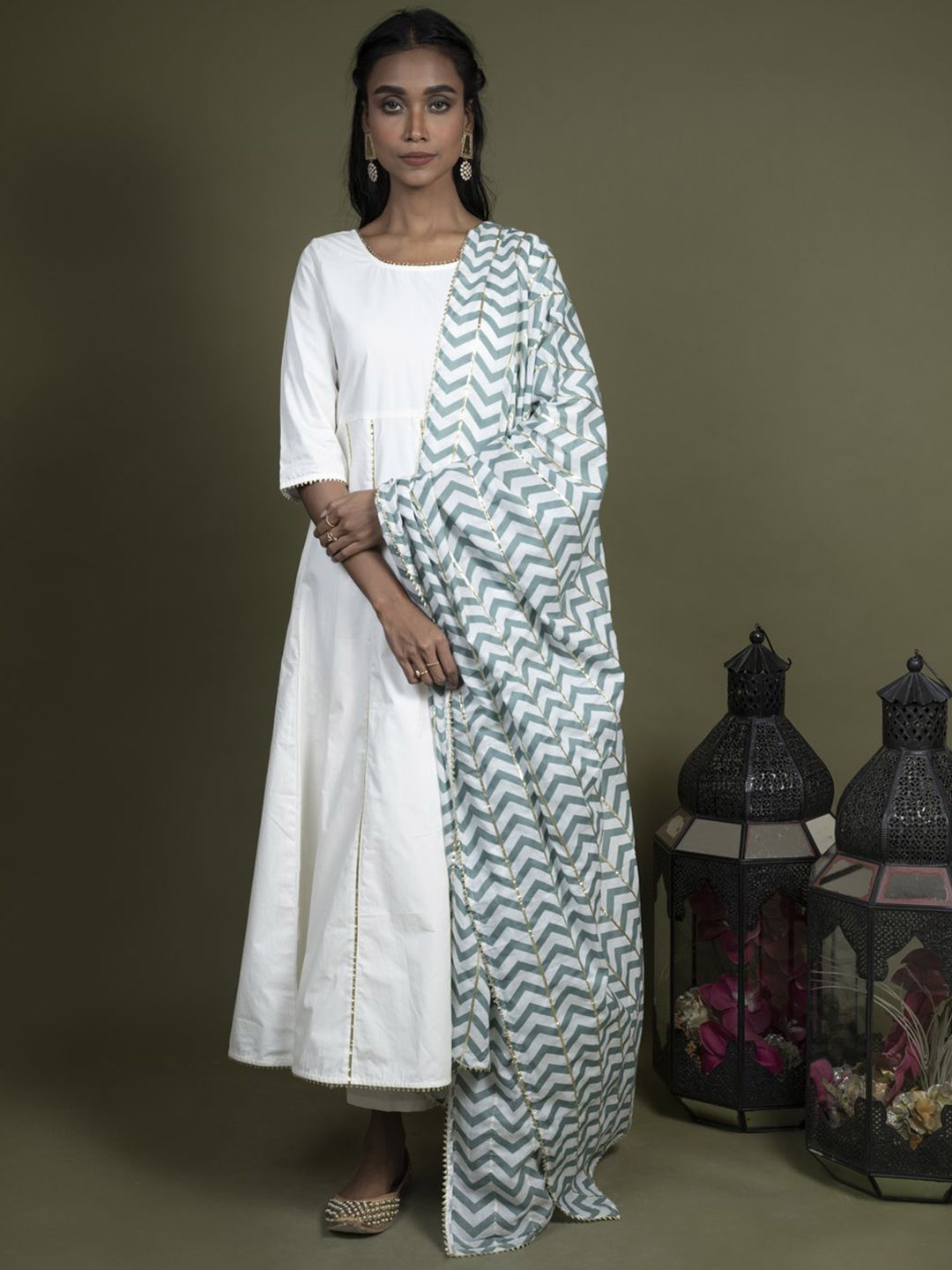 

XOXO Cherry Women Ethnic Motifs Printed Thread Work Kurta, Multi