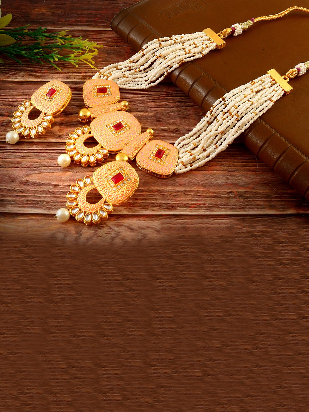 

Jewar Mandi Gold Plated Kundan-Studded & Pearls Beaded Jewellery Set