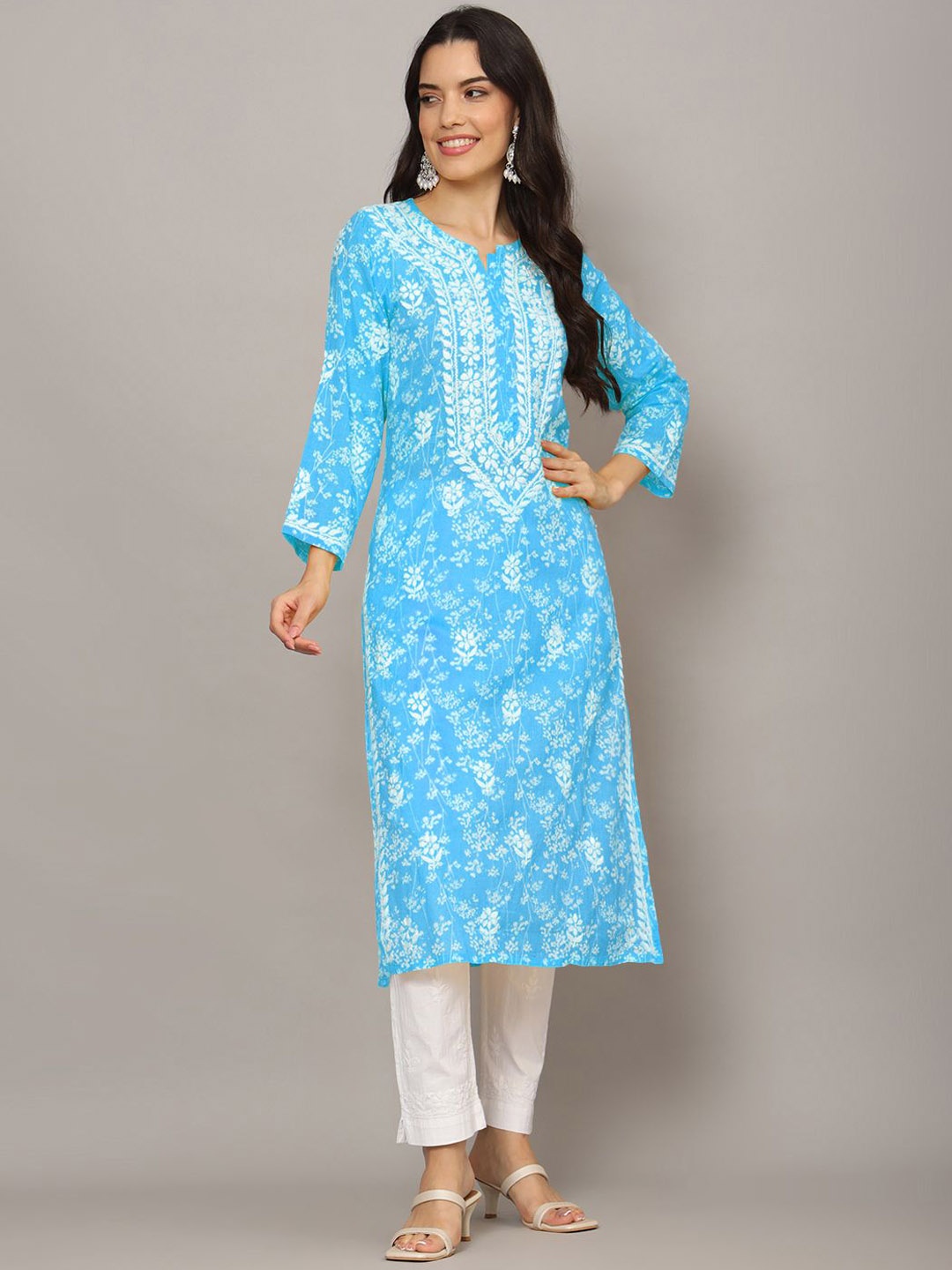 

PARAMOUNT CHIKAN Floral Embroidered Notch Neck Lucknowi Chikankari Kurta, Blue