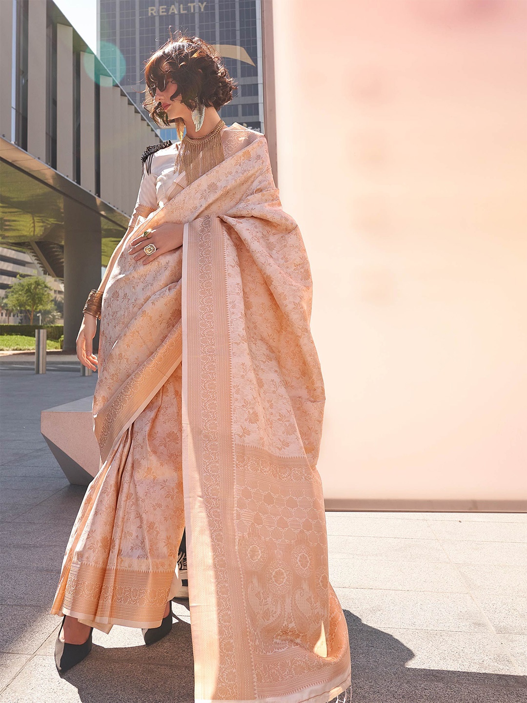 

Vardha Woven Design Zari Silk Blend Saree, Beige