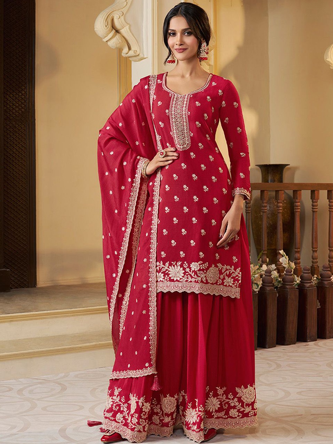 

Seerat Floral Embroidered Sweetheart Neck Sequinned Straight Kurta With Palazzo & Dupatta, Red