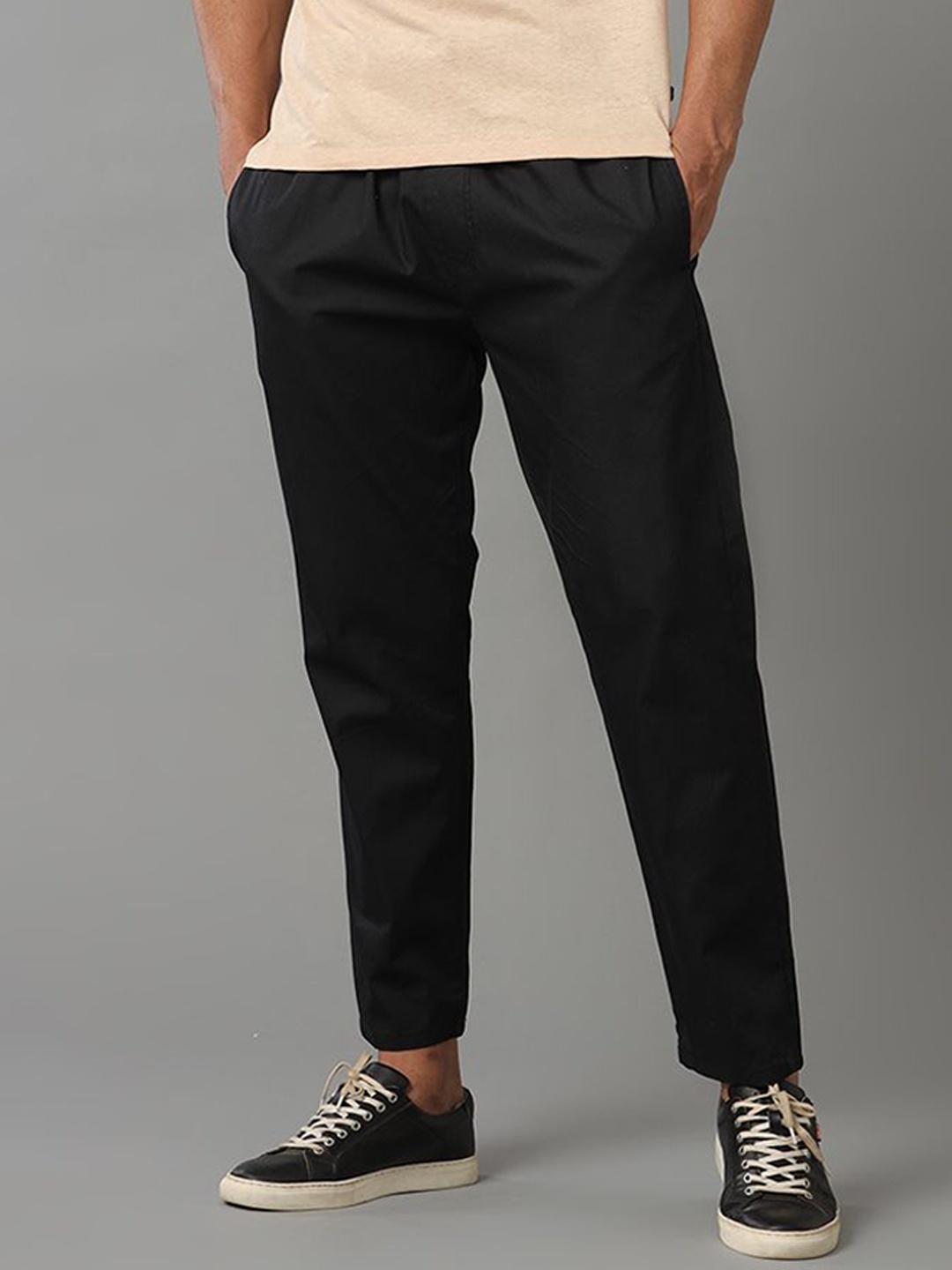 

Voi Jeans Men Cotton Relaxed Fit Jeans, Black