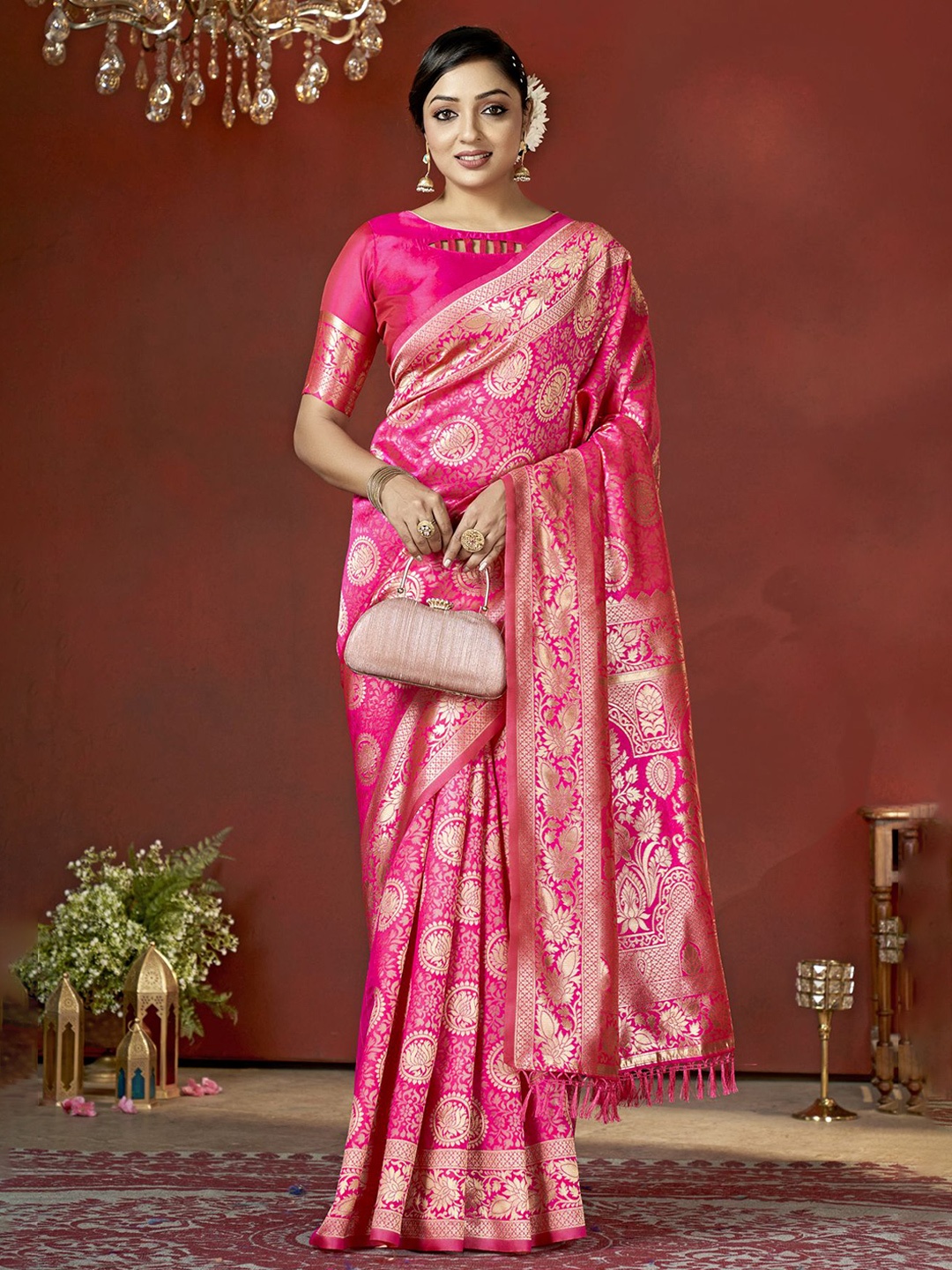 

DIVASTRI Woven Design Zari Silk Blend Banarasi Saree, Pink