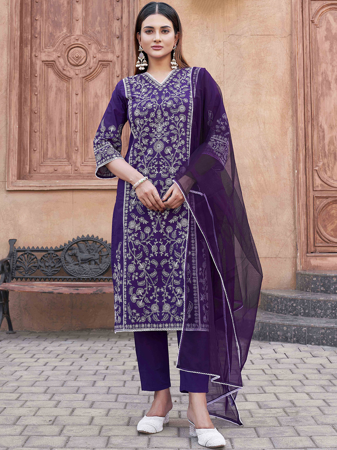 

Tikhi Imli Women Embroidered Regular Thread Work Pure Cotton Kurta with Trousers & With Dupatta, Violet