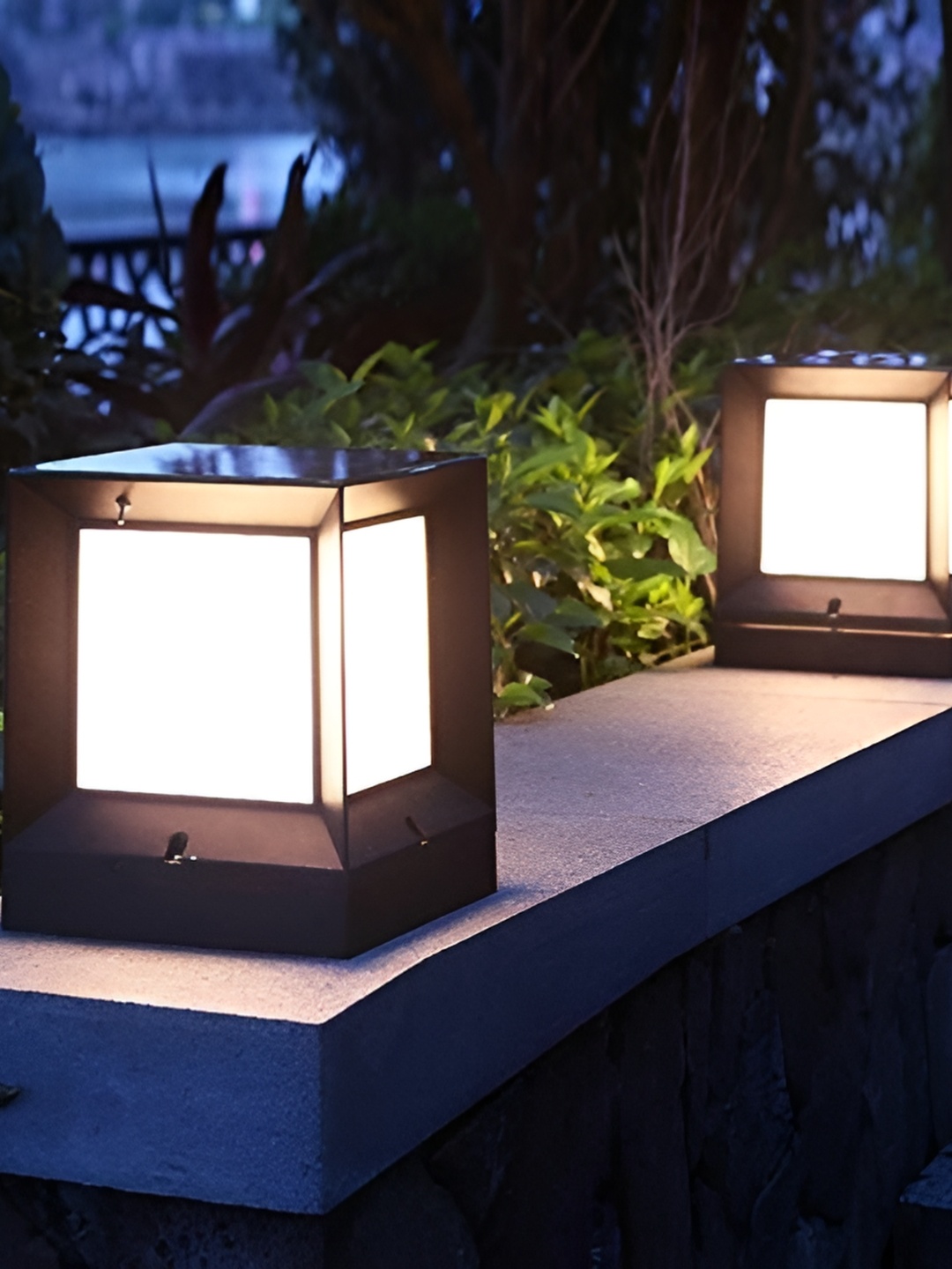 

GAUVIK 2-Pcs Black & White Outdoor Gate Lamps