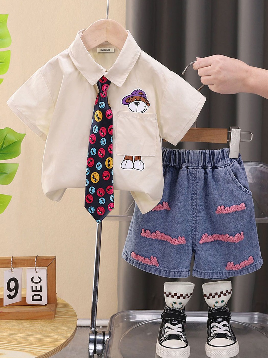 

INCLUD Boys Printed Shirt Collar Shirt With Shorts & Tie, Beige