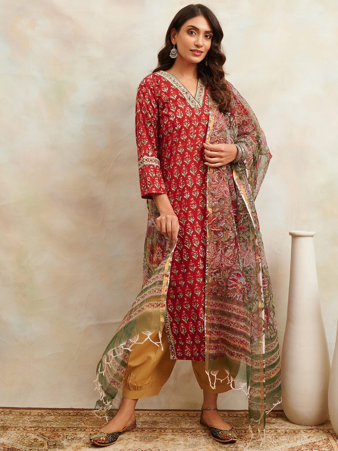 

Tahiliya Women Ethnic Motifs Cold-Shoulder Sleeves Thread Work Handloom Kurta, Red