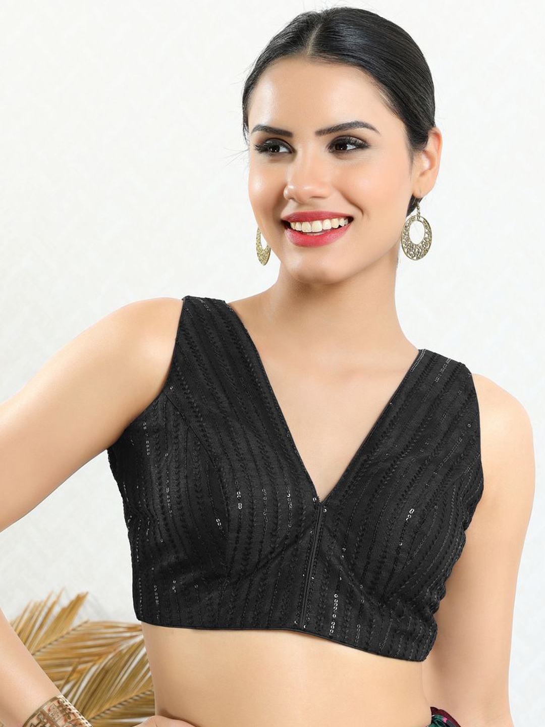 

VAMAS - THE DESIGNER BLOUSES Embroidered V-Neck Padded Saree Blouse, Black
