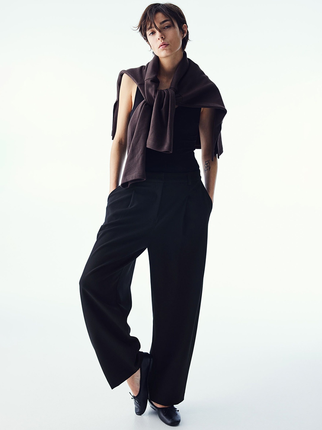

H&M Women Tapered Regular Trousers, Black