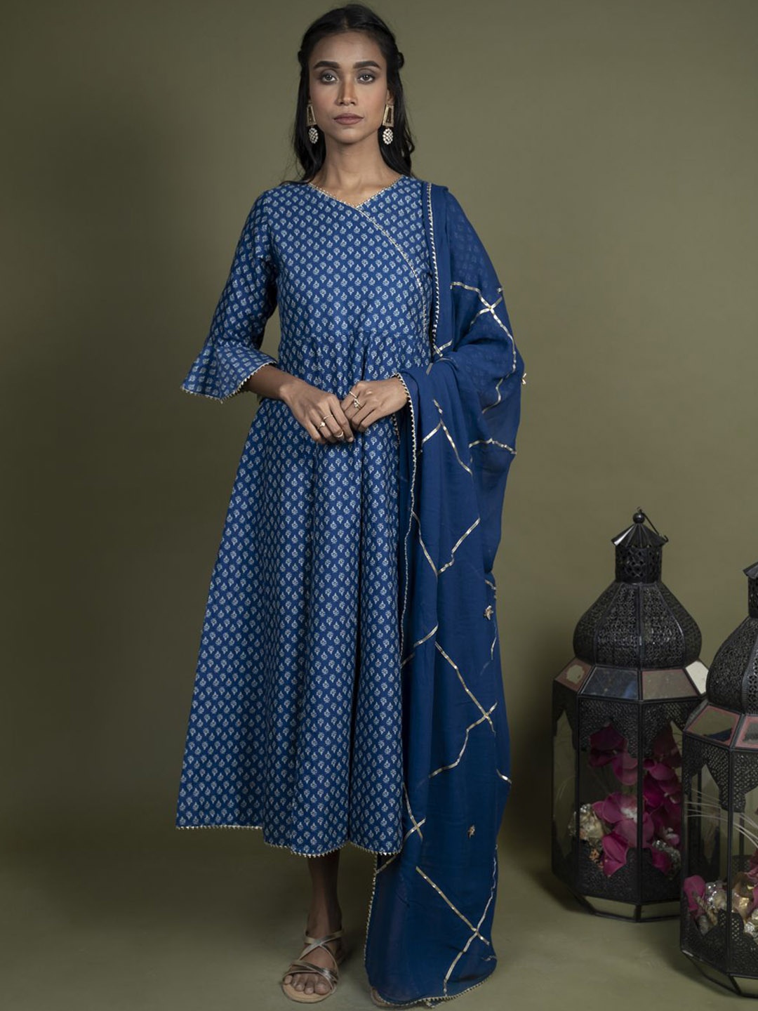 

XOXO Cherry Women Chevron Printed Flared Sleeves Thread Work Kurta, Blue