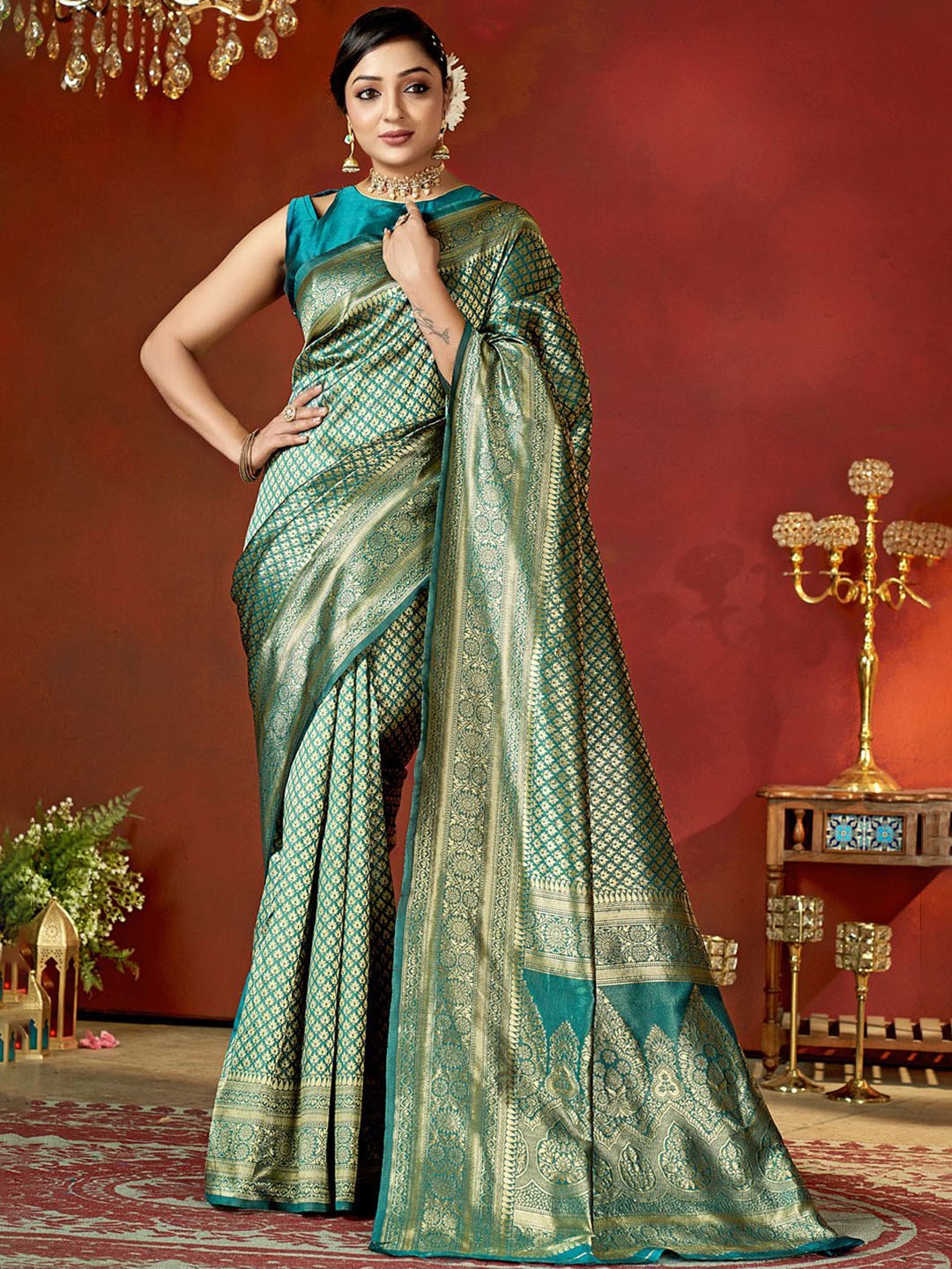 

DIVASTRI Woven Design Zari Silk Blend Banarasi Saree, Green