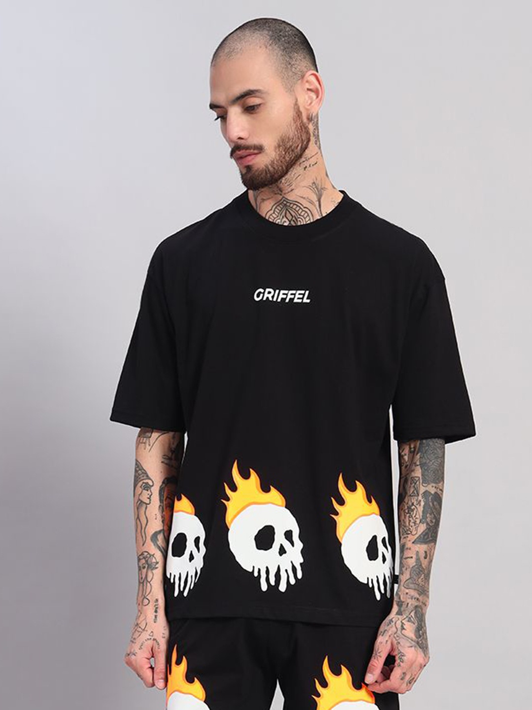 

GRIFFEL Men Printed Drop-Shoulder Sleeves Ultralite T-shirt, Black