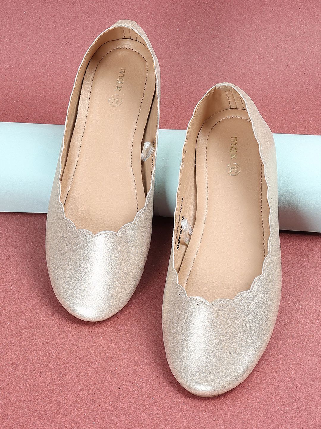

max Girls Mojaris Flats, Gold