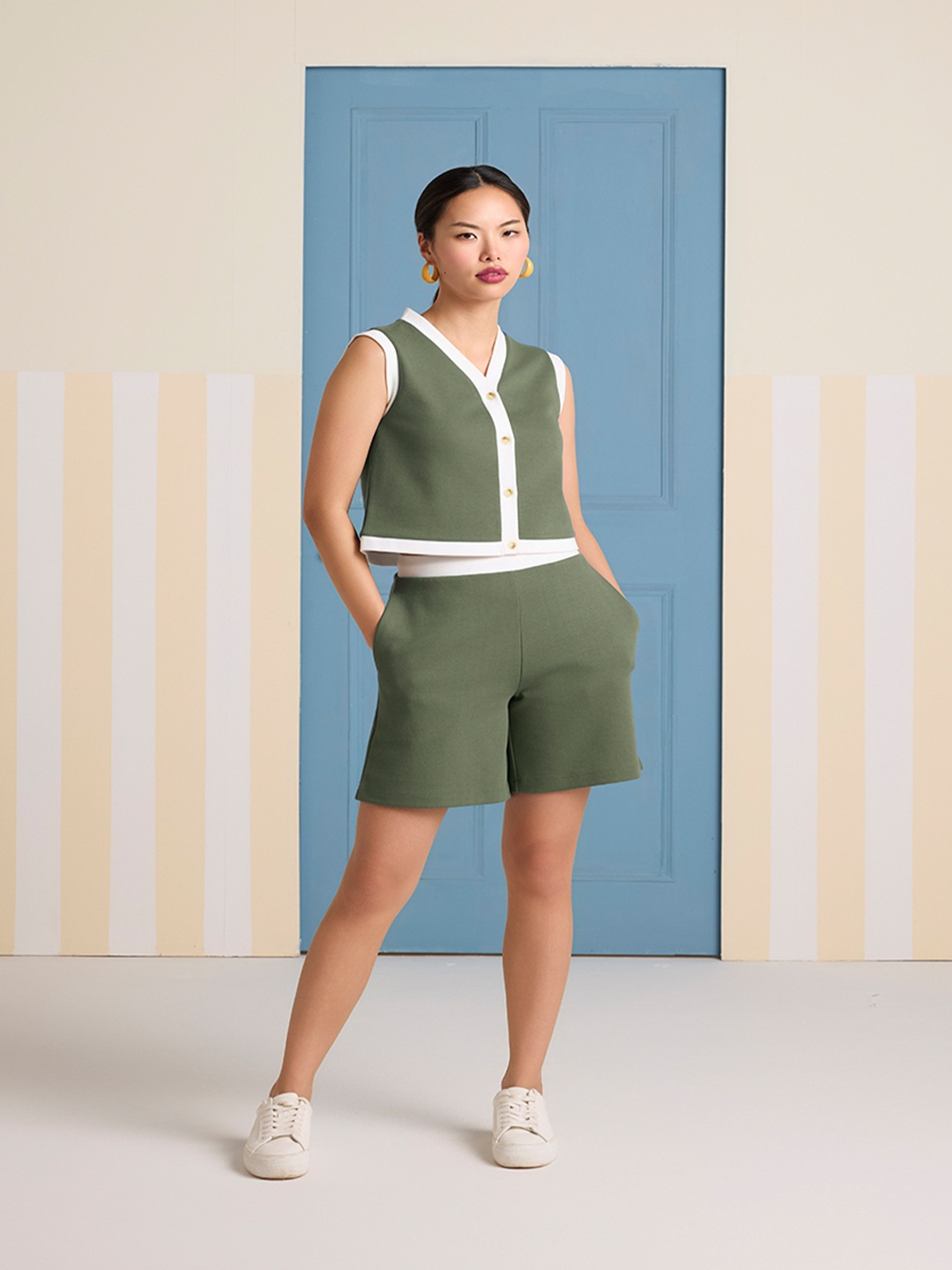 

Muvazo V Neck Shirt With On-the-Go Shorts Co-Ords, Green