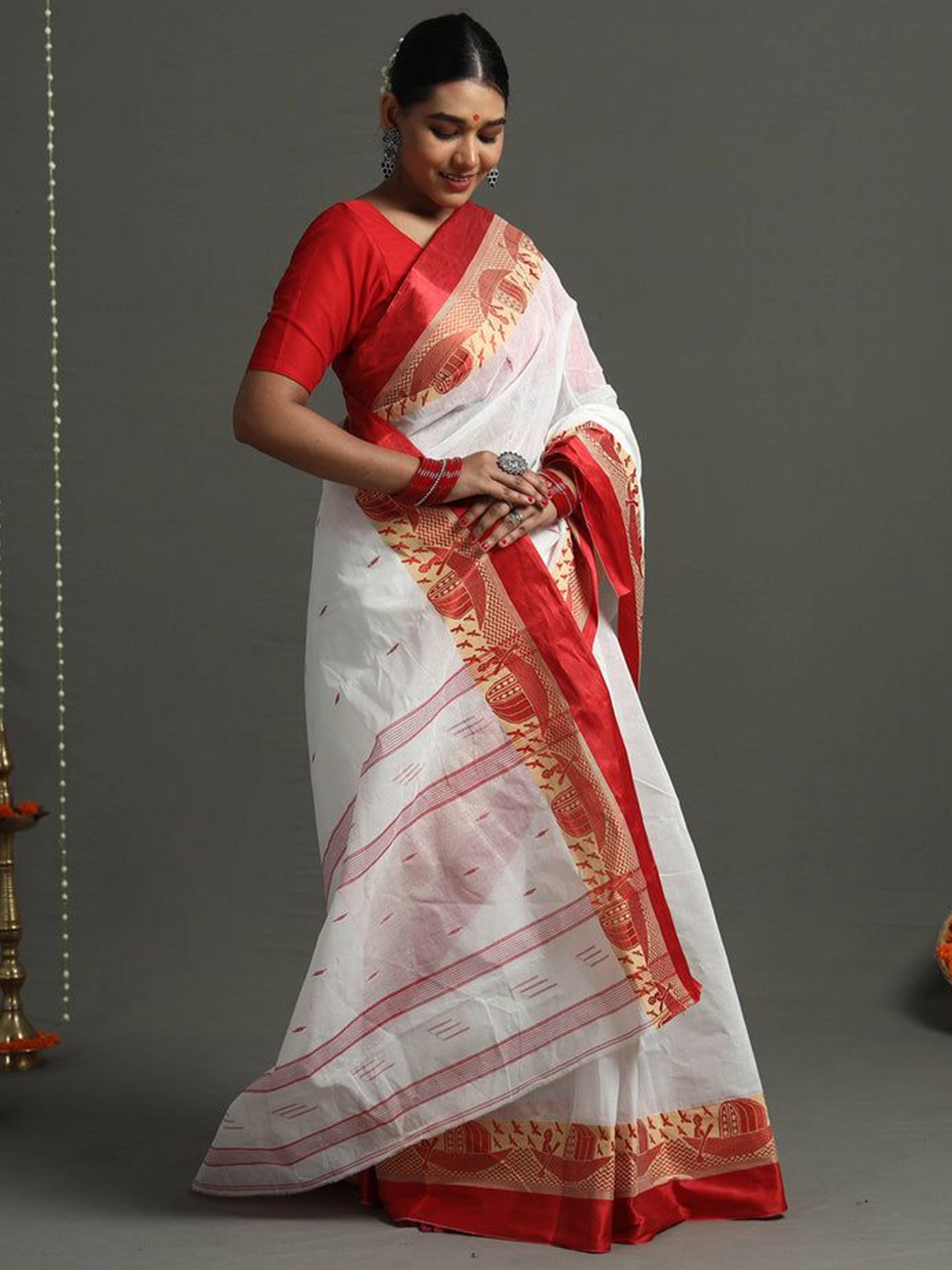 

iTokri Woven Design Solid Pure Cotton Jamdani Saree, White