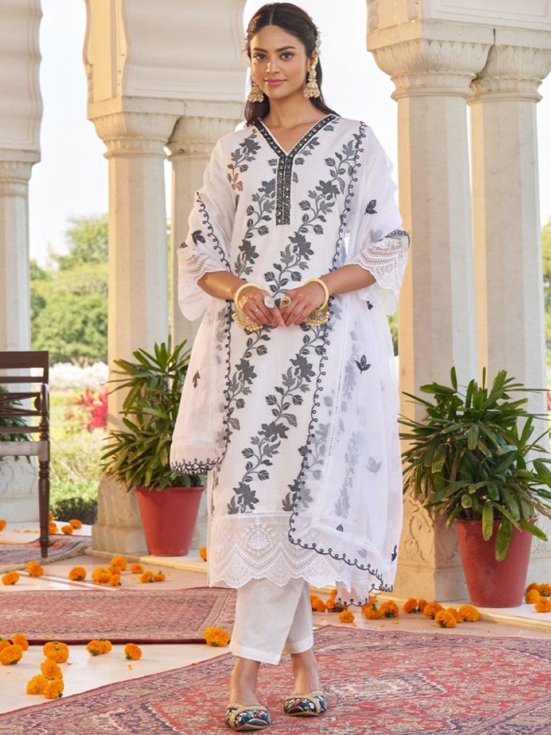 

AUTUMN LANE Women Floral Printed Regular Thread Work Kurta with Trousers & With Dupatta, White