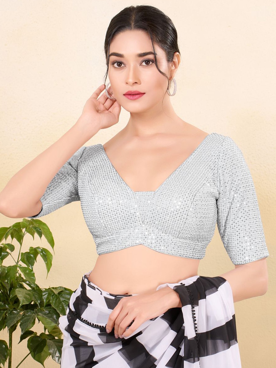 

VAMAS - THE DESIGNER BLOUSES Embroidered V-Neck Padded Saree Blouse, Silver
