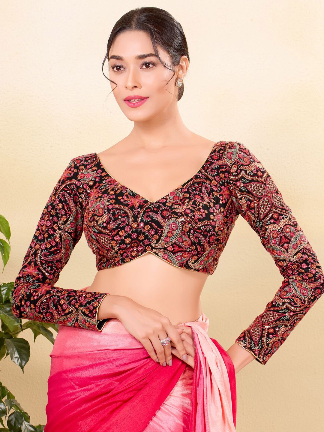 

VAMAS - THE DESIGNER BLOUSES Embroidery Sequinned Silk Sweetheart Neck Padded Saree Blouse, Black